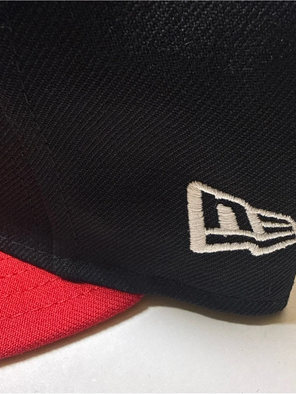 Vintage Y2K DC Shoes Fitted Wool Hat Skateboards Rob Dyrdek Black/Red/White NEW